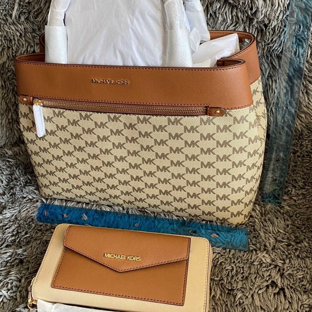 MK Hailee large satchel with wallet set